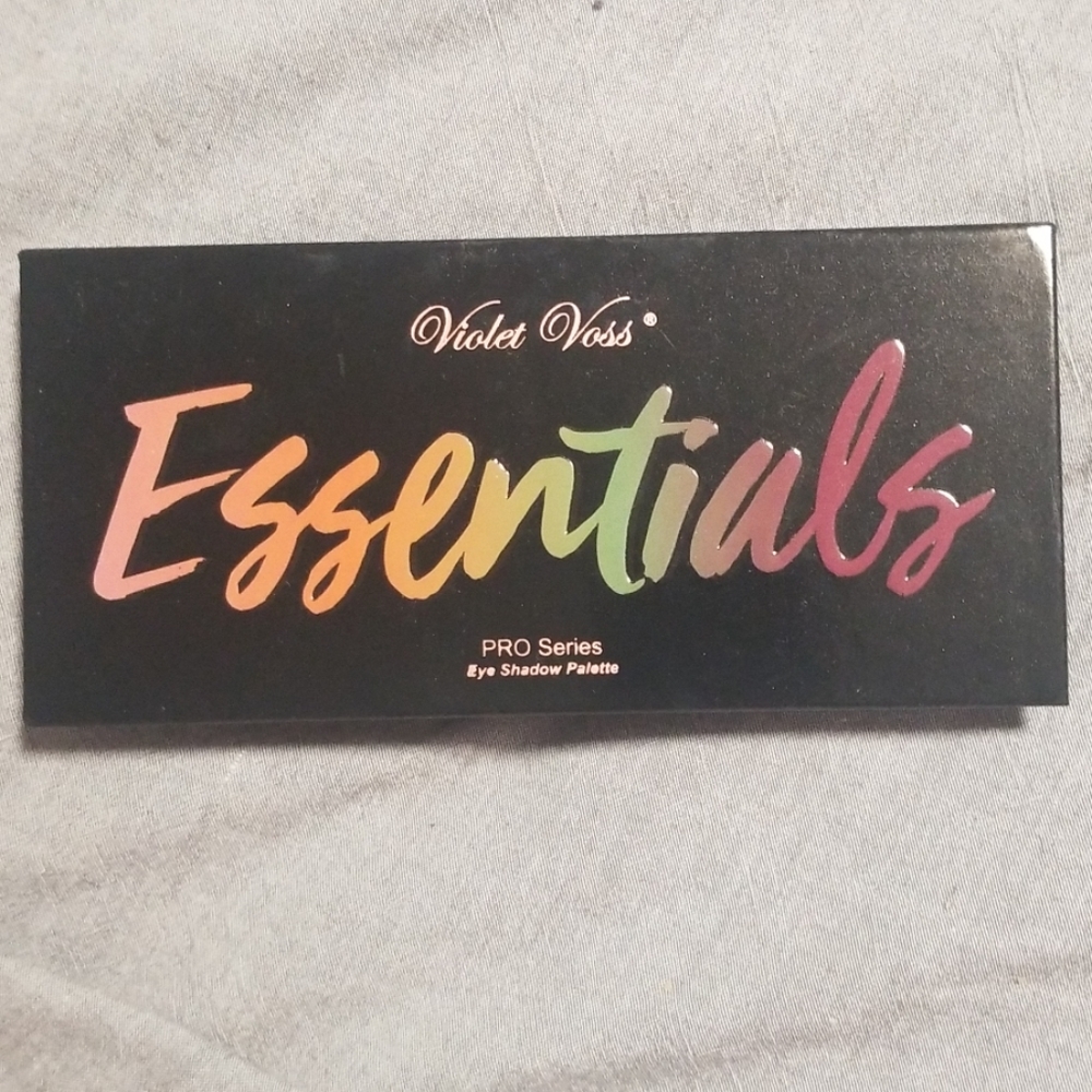 Violet Voss Essentials Pro Series Eye Shadow Palet